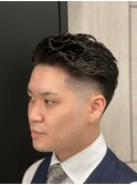 ビジネスショート七三パーマスタイル