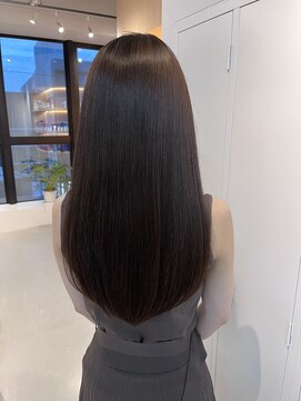 シダ(sida SAIIN) 20代30代ナチュラルベージュサラ艶ロング