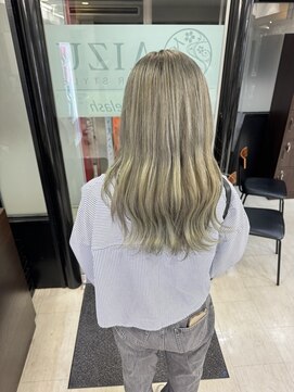 アイズ 本厚木(AIZU) ホワイトシルバー