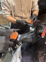 ＊縮毛矯正　オリジナル第一剤　塗布