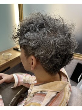 アンフィ 鶴間(Anphi) メンズパーマ