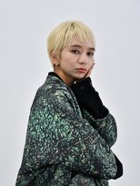 ロアー ヘアー マックイーン 流山おおたかの森店(RAWR hair McQueen) 【RAWR】前髪ありホワイトブロンド_ひし形ショートボブ