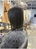 切りっぱなしボブカーキグレージュ外ハネボブ