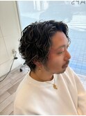 センターパートツイストスパイラルパーマ刈り上げメンズパーマ