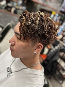 フォーコーナーズカットショップスリーセント 栄(FourCornersCutShop 3/cent) スパイラルパーマ