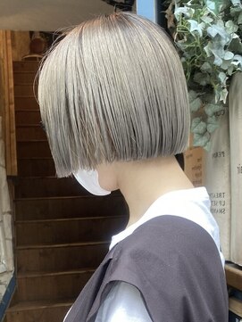 マギーヘア(magiy hair) magiyhair【nico】ぱっつんボブ　ブリーチ