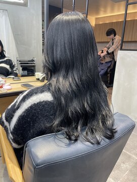 ネウィ 梅田(newi) 巻き髪ネモフィラブルー