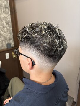 ルシードスタイルサワ(LUCIDO STYLE sawa) ホワイトメッシュ×リバースパーマ