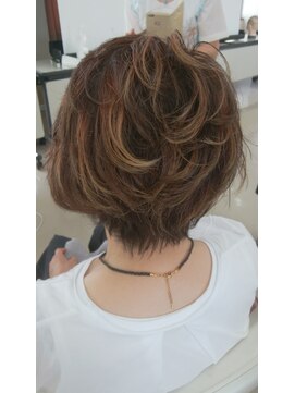 びよう細川 立体感☆ハイライトショート