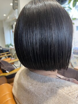 エール(Aile) 黒髪カタロググレーベージュレイヤーロングアッシュカラー前髪パ