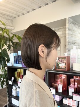 ルフレ(Reflet) アッシュベージュ×ぱつっとミニボブ