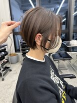 スティロ(stylo)&nbsp;レイヤーカットハイライトショートヘアイルミナカラーオージュア