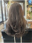 アッシュベージュ×レイヤースタイル