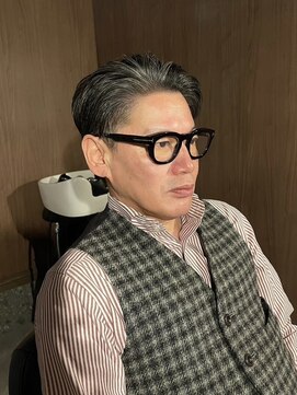 ラックスビー プレミアム 大阪駅前第3ビル店(LUXBE PREMIUM) 40代50代60代の方におすすめ！白髪を生かすメンズショート