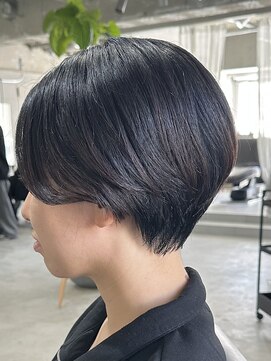 ルイ(ROUIS produced by LUCK 津田沼) ROUIS 津田沼 大人ハンサムショート/黒髪スタイル