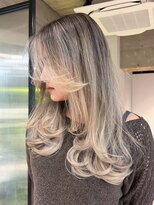 シオン(shion)&nbsp;顔周りレイヤーブロンド似合わせカットハイトーン_ba577862