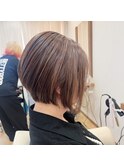 前下がりボブ×白髪ぼかしハイライト