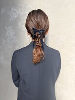 コトナ(kotona)&nbsp;【編み下ろしヘアアレンジ】リボンヘアリボンカチモリシニヨン