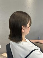 マーレ(MARLE./)&nbsp;肩につかない切りっぱなしボブとオリーブカラー
