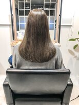 シェリル ヘアーアンドビューティー(cherir HAIR&BEAUTY) ハイトーンアッシュ ストレートスタイル