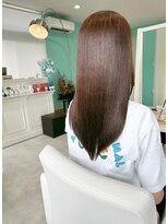 ユーフォリア(Euphoria.)&nbsp;綺麗なシルエットのストレートロングスタイル