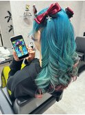 エメラルドブルー