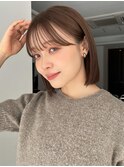 切りっぱなしボブホワイトベージュ前髪デジタルパーマ