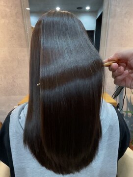 イシン(ISIN) 黒髪/縮毛矯正/髪質改善/インナーカラー[保土ヶ谷]