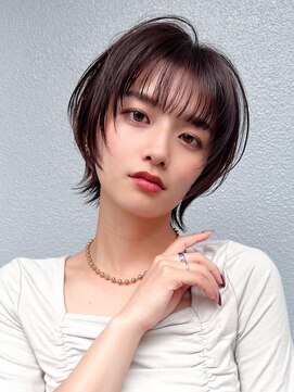 ラルユー 金山(LallYou) ホワイトグレージュショートボブ30代40代50代ひし形シルエット