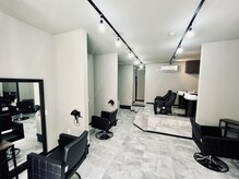 アイヴィ 北千住(AYVY)の雰囲気（シックな雰囲気で男性が落ち着くような空間作りをしています。）