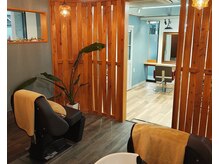 フェリールヘア(Felire hair)の雰囲気（薄暗く、リラックスできるシャンプーブース♪）