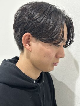 ヒュイル バイ ニアウ(Hwyl by Niau) メンズマッシュセンターパートスパイラルパーマニュアンスパーマ