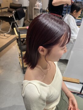 アプリコ(APREKO) 切りっぱなしボブにおくれ毛も可愛く