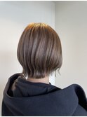 ショートボブ×ミルクティーベージュ