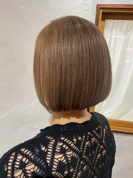 ミロア 薬院(miroa) ショートボブ ベージュ 髪質改善 顔周りカット 20代