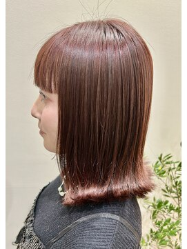 ピンクベージュ