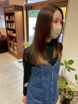 シー 岡崎(,SHE) 顔周りレイヤー×内巻きカットで小顔トレンドヘア