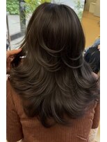 ヌエン 渋谷(NU/EN)&nbsp;春トレンド！重軽バタフライレイヤー×オリーブベージュ