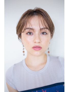 ピズム(PISM) センターパート×耳かけハンサムショート/フォギーベージュ