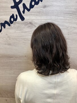 コン(KON) 外ハネナチュラルパーマ