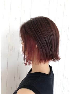 ラウレア(Laule'a) インナーカラー で個性派前下がりボブ