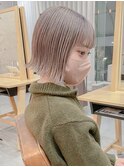 ホワイトミルクティーグレージュ × 外ハネぱつっとボブ