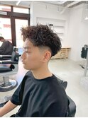 ツイストパーマ　ベリーショート　短髪　眉毛　メンズ