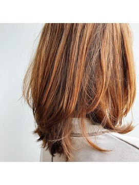 リンド(Lindo) 外ハネミディ×レイヤー