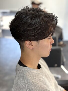 ニアウ 高崎店(Niau) フェザーパーマセンターパートメンズ群馬高崎眉毛韓国