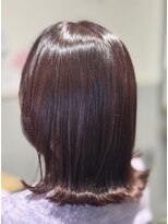 アンジー(Angee)&nbsp;ツヤのあるオレンジカラー×外ハネで、大人可愛い軽やかスタイル