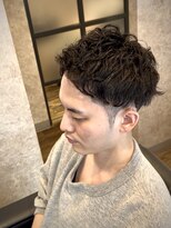 キタセンジュバーバー バイ ティーズ(KITASENJU BARBER by T's)&nbsp;アップバング　ツーブロックショート　ツイストスパイラルパーマ