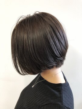 バズ ビー(BUZZ Bee) 前下がりショート☆