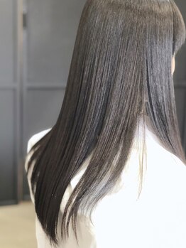 ヘアサロン リリアナ(hair salon LiLiana)の写真/湿気や汗によるクセやうねりが気になる方必見！ダメージレスでお手入れも簡単な潤艶ストレートが叶う☆