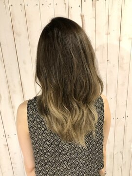 アンプリュス リアン(1+ Unplus lien) アッシュカラーシルバーベージュグラデーションカラー/亀戸